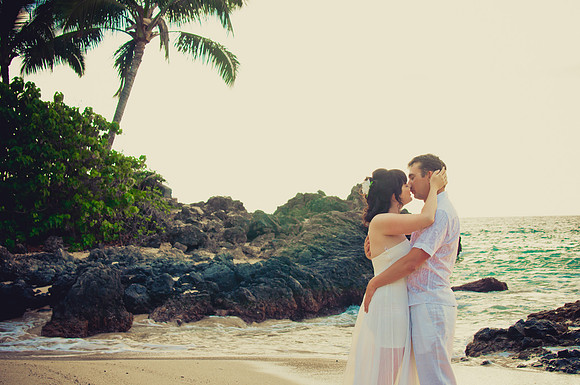 Maui Photographers with Honeymoon Couple