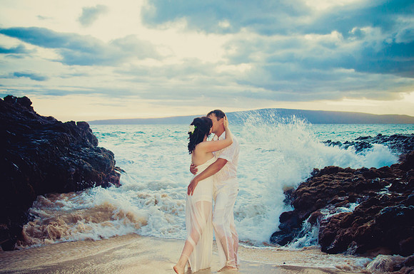 Maui Photographers with Honeymoon Couple